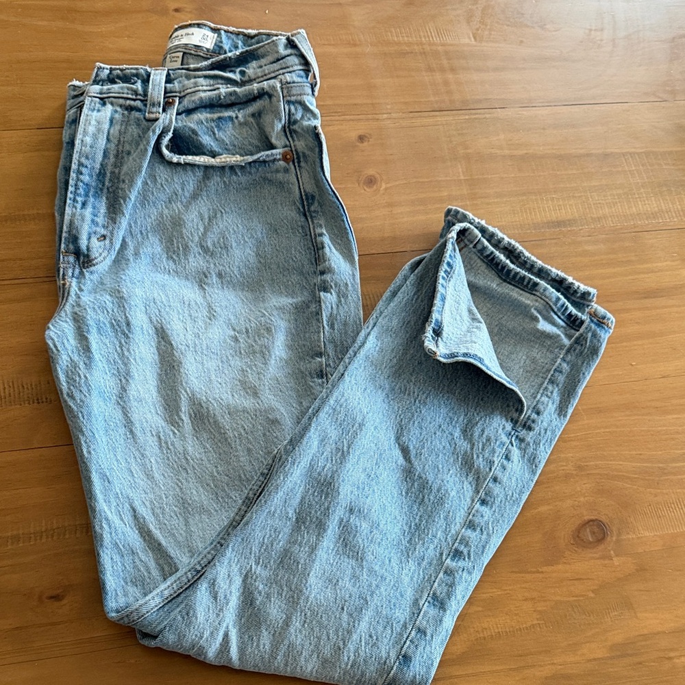 Abercrombie & Fitch Ultra High Rise 90s Straight Jean - Women’s